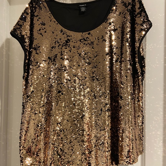 Torrid Sequin Top, size 2 - Picture 1 of 3